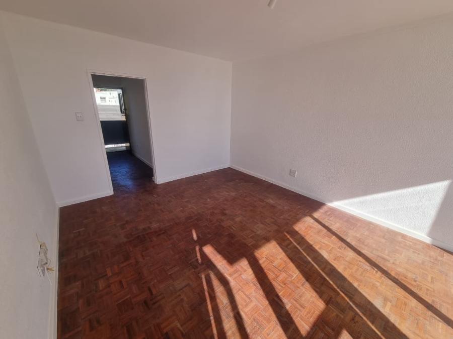 To Let 1 Bedroom Property for Rent in Sea Point Western Cape
